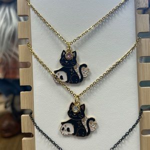 Black cat necklace